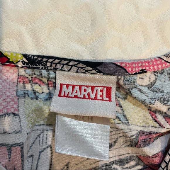 Marvel Comic Scrub Top Women’s Small Colorful Iron Man Captain America Medical - Picture 2 of 7